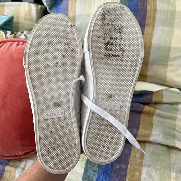 White Guess sneaker - Picture 4 of 6